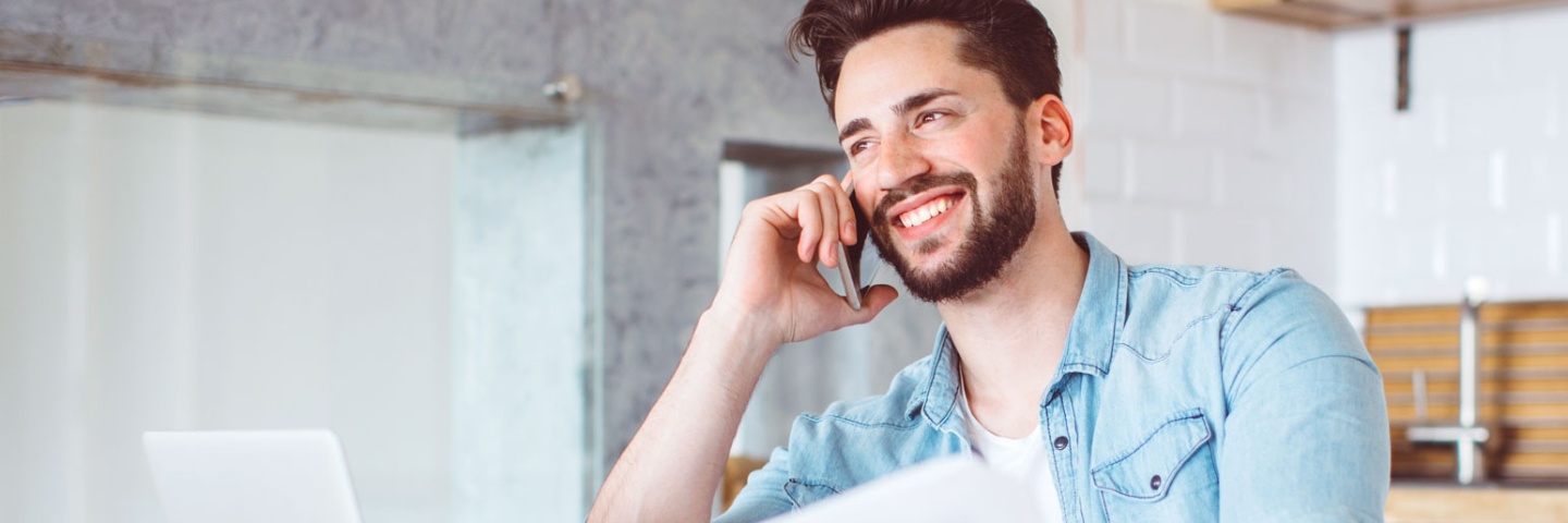 Kunde lässt sich telefonisch einen Anwalt vermitteln – Rechtsdienstleistungen – Deutsche Assistance