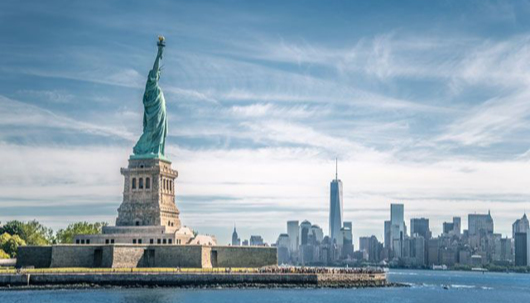 Freiheitsstatue im Hafen von New York – Deutsche Assistance