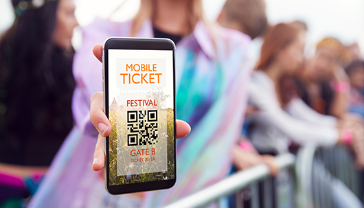 Quelle: iStock, ©monkeybusinessimages Handyscreen Ticket – Deutsche Assistance